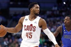 开云APP-包含四川队完胜独行侠，米切尔点燃赛场的词条