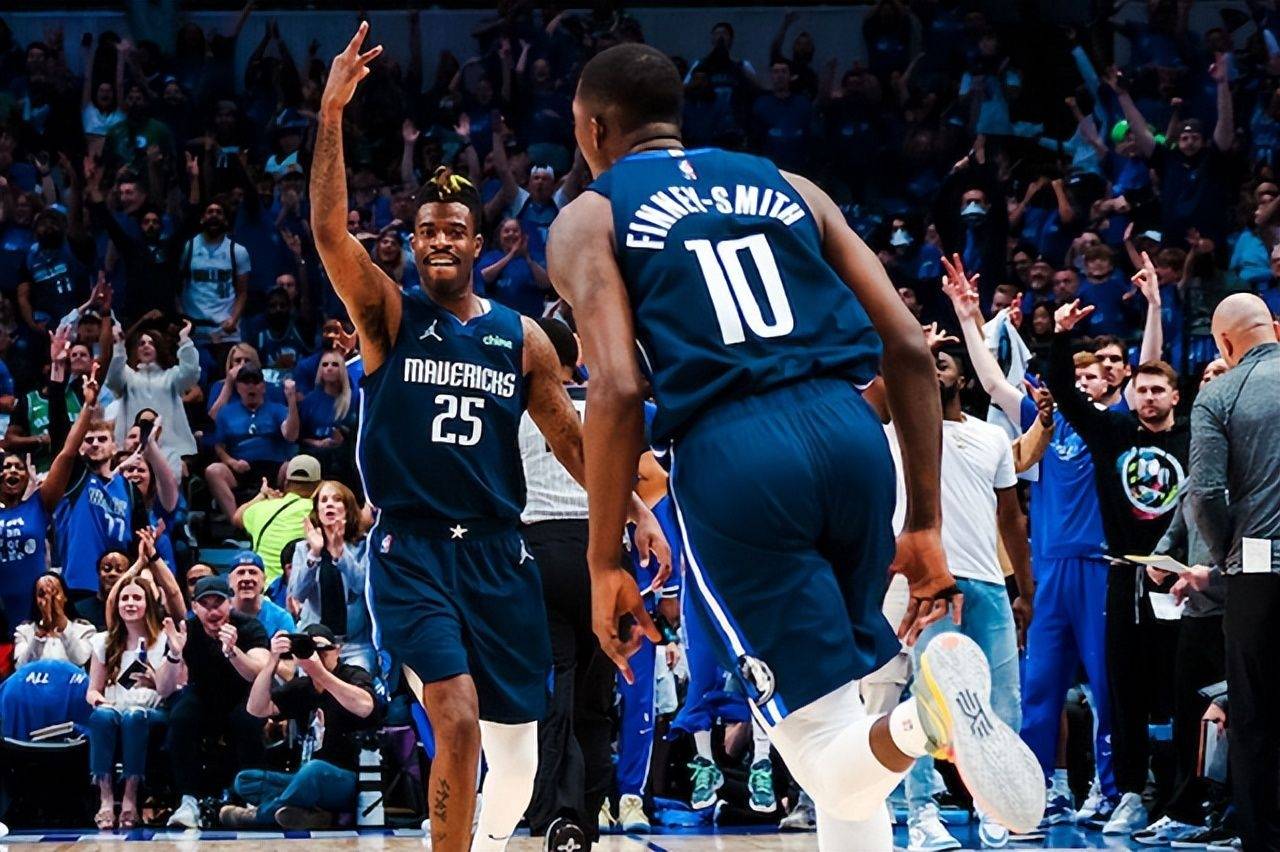 包含四川队完胜独行侠,米切尔点燃赛场的词条 包含四川队完胜独行侠,米切尔点燃赛场的词条