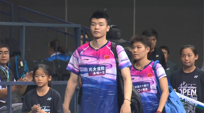 中国队险胜印尼队,黄鸭组合统治全场 中国队险胜印尼队,黄鸭组合统治全场